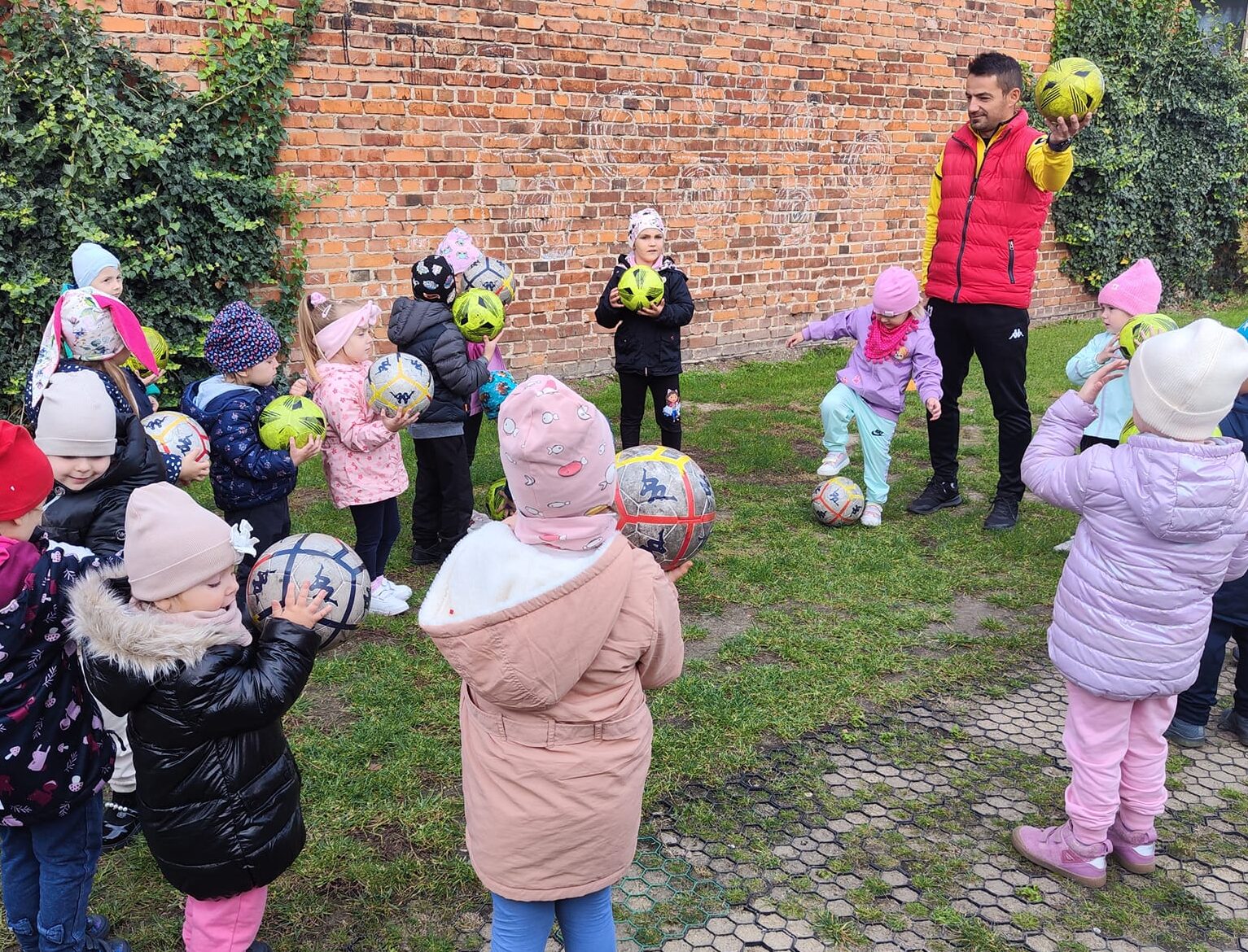 Misio Przedszkole ul. Kościelna 9, 62-650 Kłodawa tel. 722 190 199 e-mail: kontakt@misioprzedszkole.pl